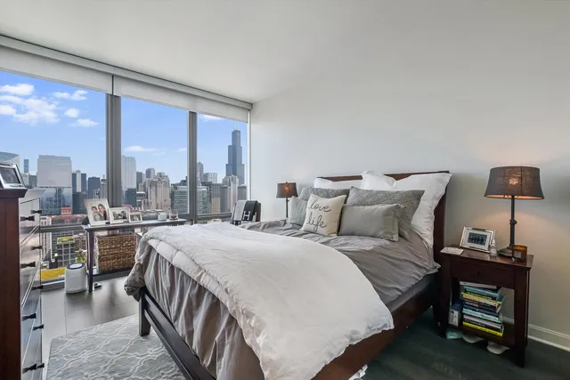 $4,390 | 164 North Peoria Street, Unit 4004, Chicago, IL 60607