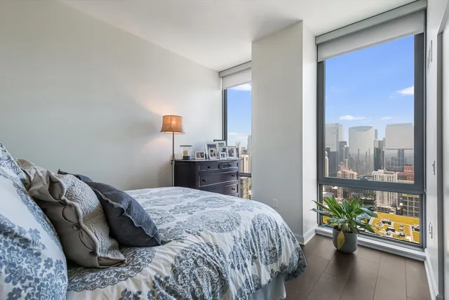 $4,390 | 164 North Peoria Street, Unit 4004, Chicago, IL 60607