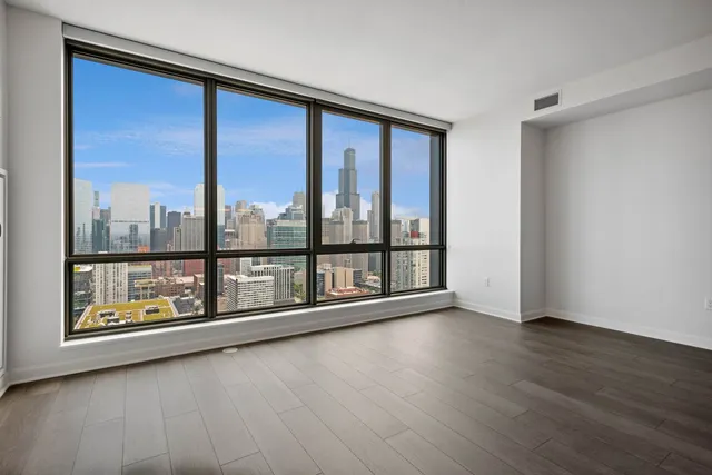 $4,390 | 164 North Peoria Street, Unit 4004, Chicago, IL 60607