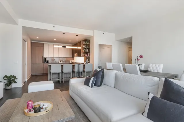 $4,390 | 164 North Peoria Street, Unit 4004, Chicago, IL 60607