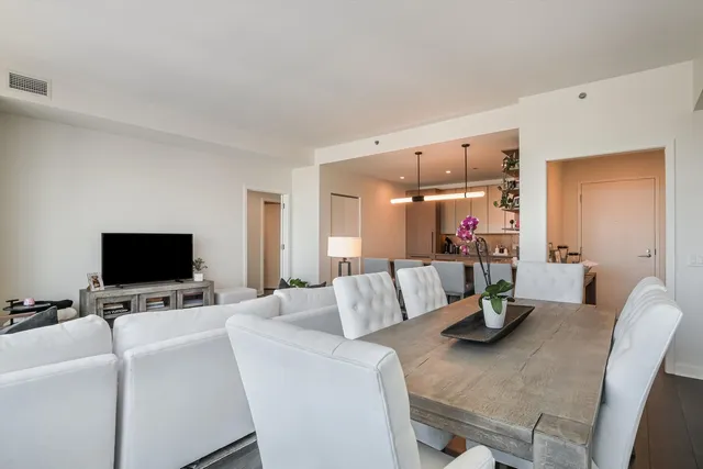 $4,390 | 164 North Peoria Street, Unit 4004, Chicago, IL 60607