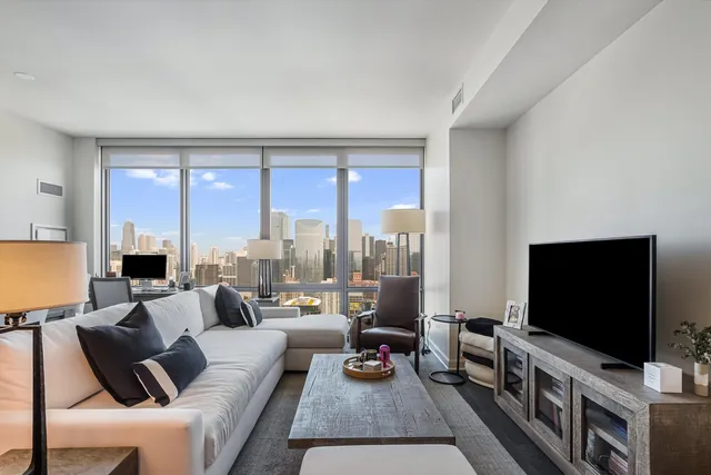 $4,390 | 164 North Peoria Street, Unit 4004, Chicago, IL 60607