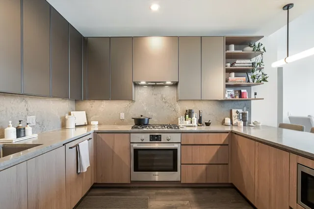 $4,390 | 164 North Peoria Street, Unit 4004, Chicago, IL 60607