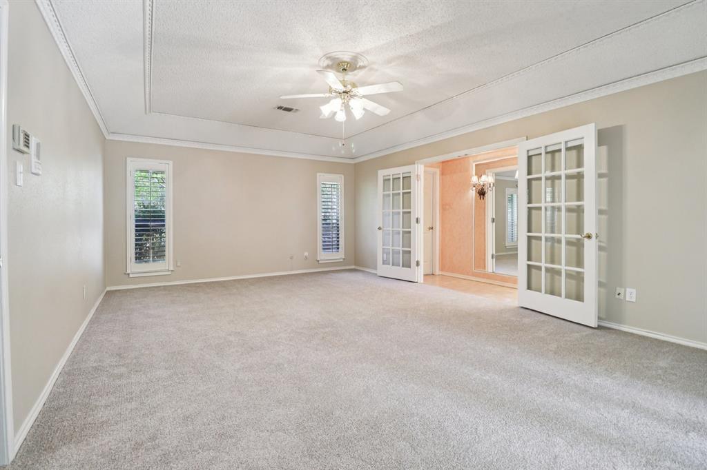 1015 Crowley Road Arlington, TX 76012 - Photo 19 of 36 an empty room with windows and ceiling fan