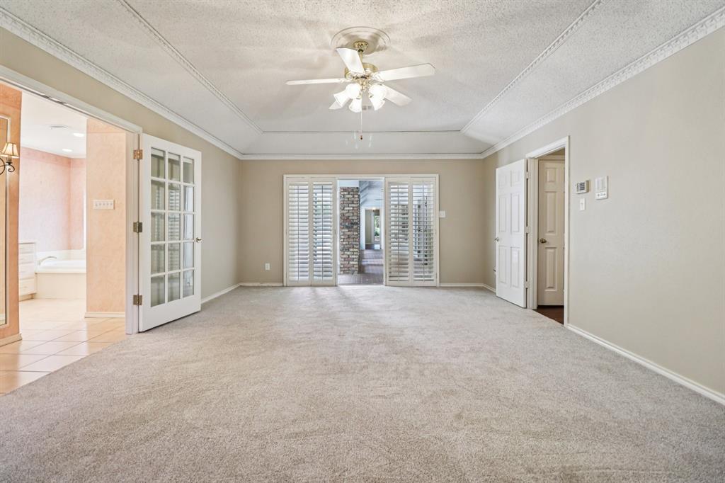 1015 Crowley Road Arlington, TX 76012 - Photo 21 of 38