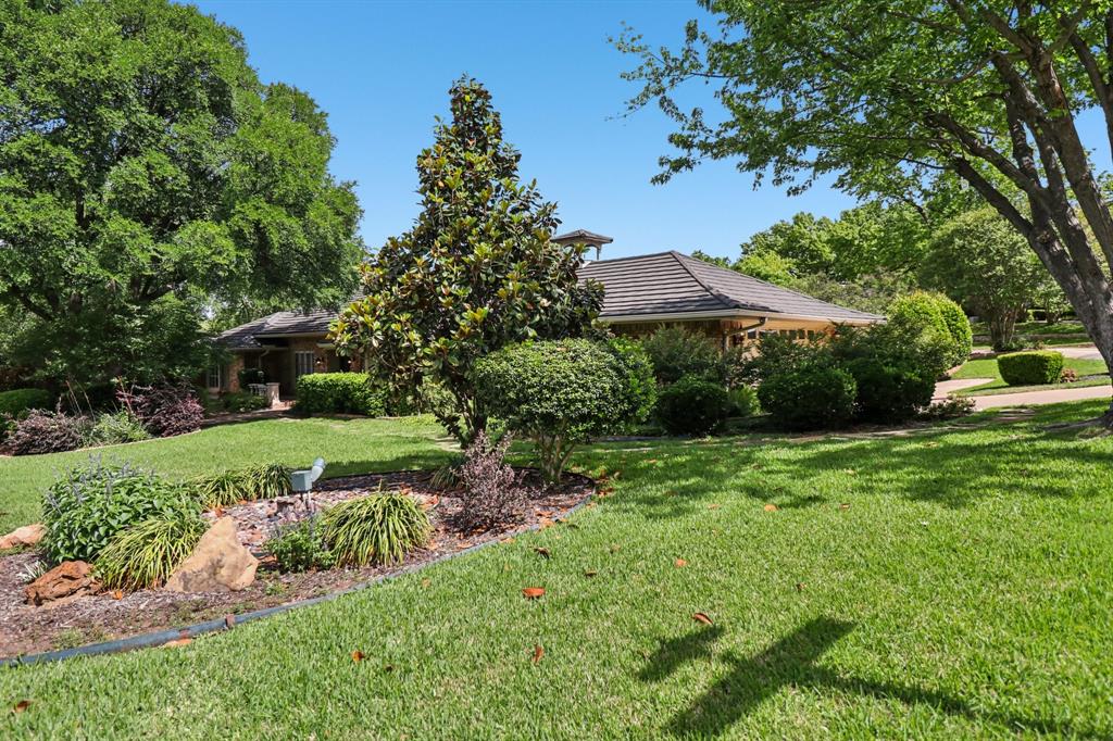 1015 Crowley Road Arlington, TX 76012 - Photo 33 of 36 a view of a garden with a tree