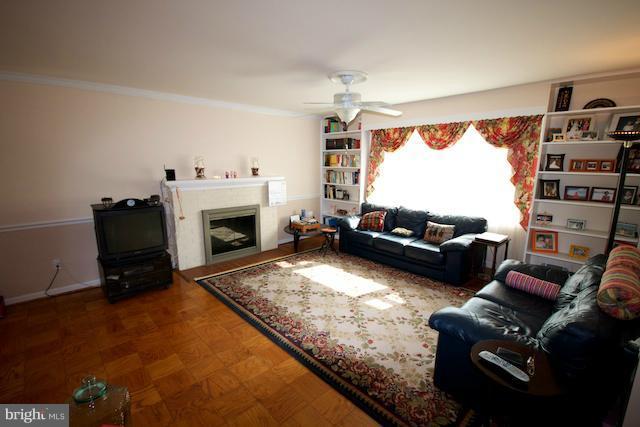 8132 Carrick Lane Springfield, VA 22151 - Photo 11 of 20 Family Room