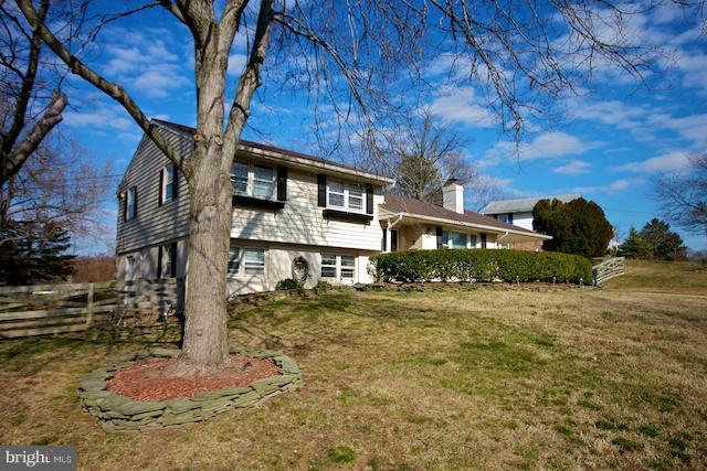 8132 Carrick Lane Springfield, VA 22151 - Photo 15 of 20 Exterior (Front)