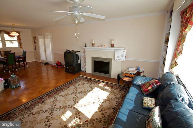8132 Carrick Lane Springfield, VA 22151 - Photo 16 of 20 Living Room