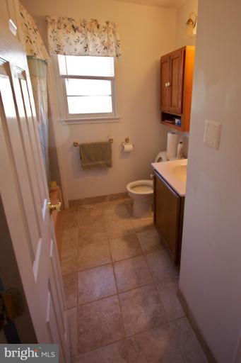 8132 Carrick Lane Springfield, VA 22151 - Photo 4 of 20 Bath