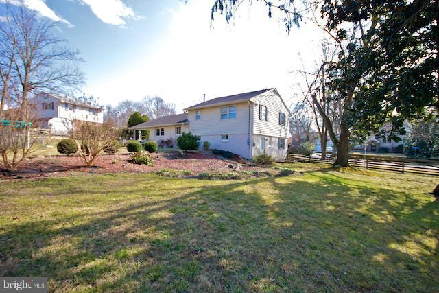 8132 Carrick Lane Springfield, VA 22151 - Photo 7 of 20 Exterior (General)
