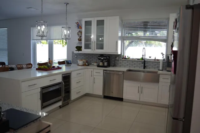 $1,100,000 | 9443 Southwest 170th Path, Miami, FL 33196