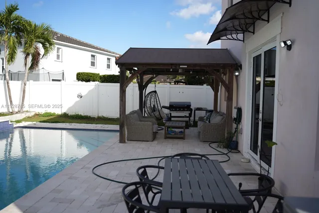 $1,100,000 | 9443 Southwest 170th Path, Miami, FL 33196