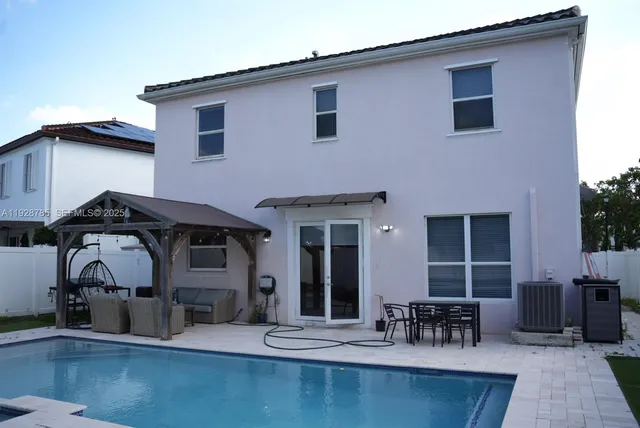 $1,100,000 | 9443 Southwest 170th Path, Miami, FL 33196