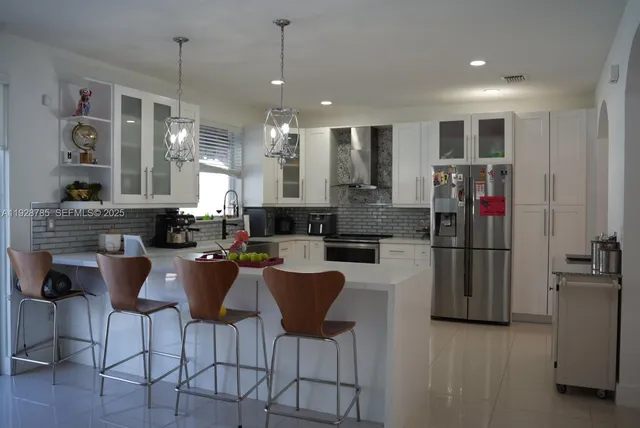 $1,100,000 | 9443 Southwest 170th Path, Miami, FL 33196