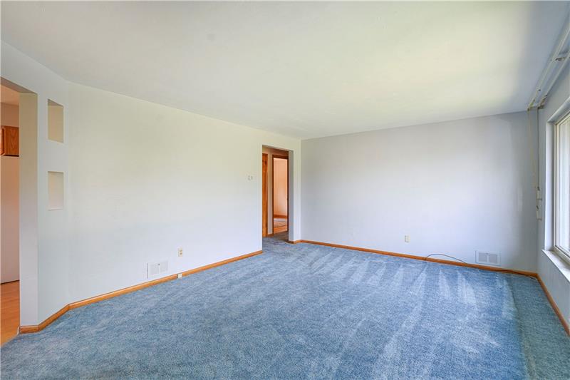459 Marzolf Road Pittsburgh, PA 15209 - Photo 4 of 25 Opposite view of the living room.