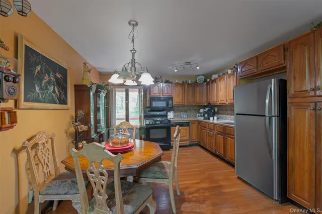 a view of a livingroom with furniture window and outside view