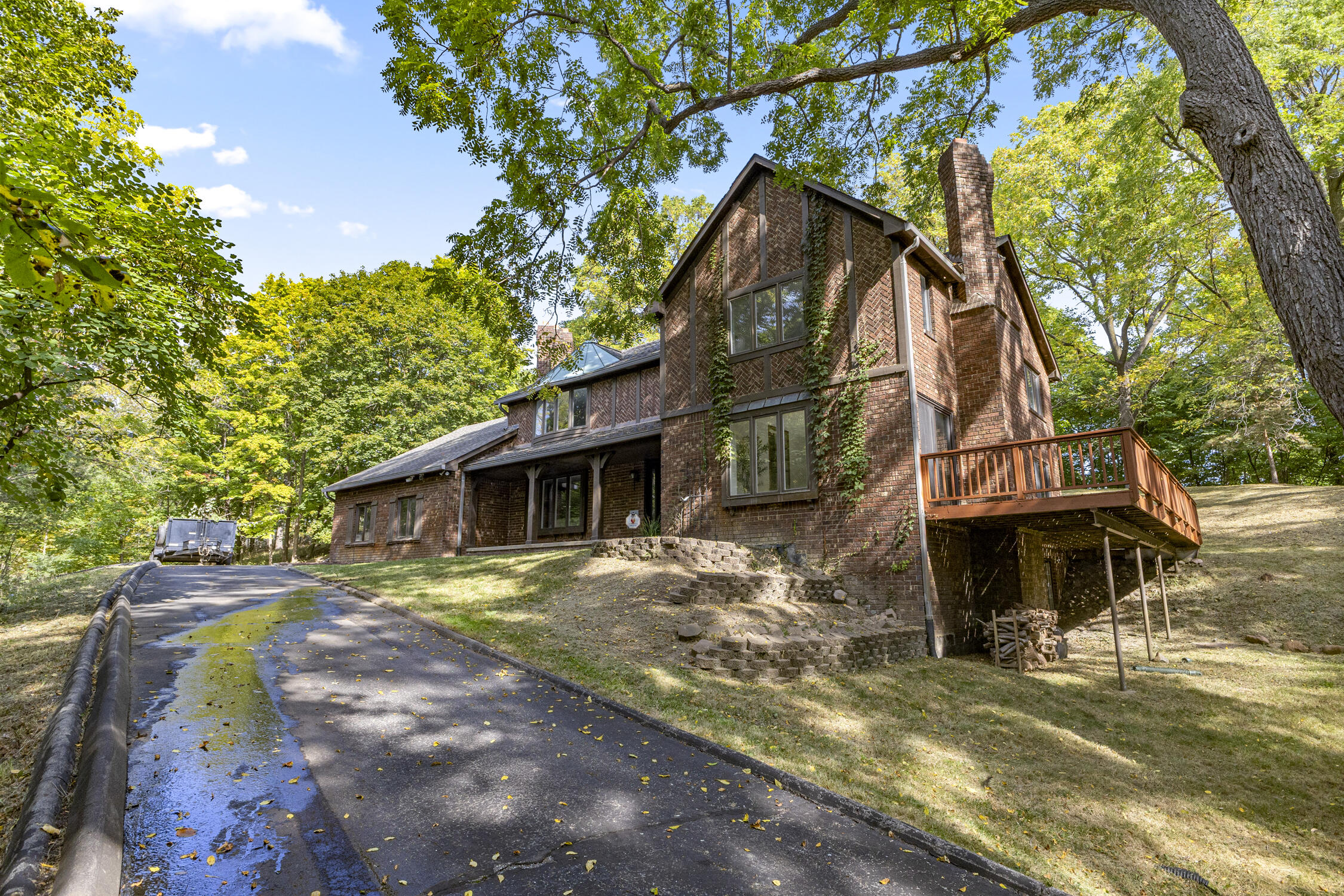 27155 Drake Road Farmington, MI 48331 - Photo 1 of 55 Main