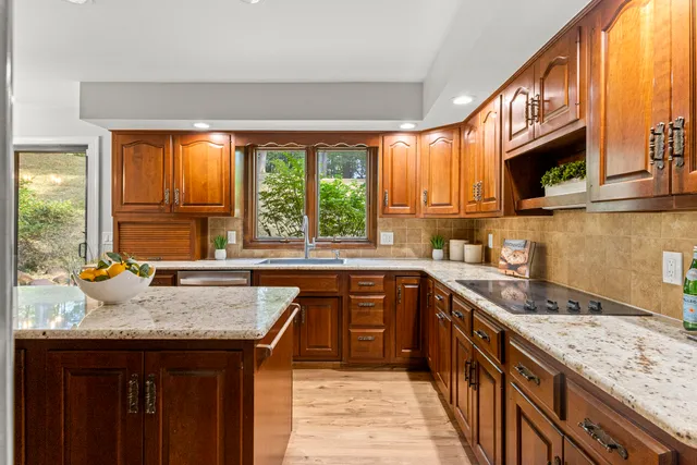 $760,000 | 27155 Drake Road, Farmington, MI 48331