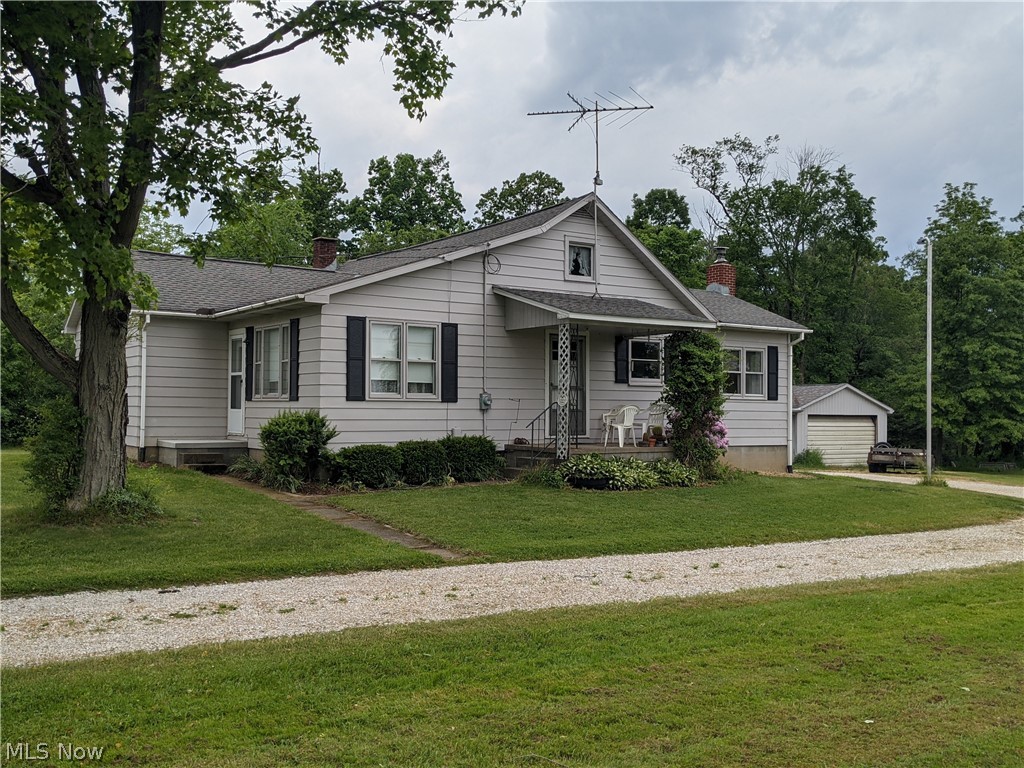 23950 Center Road Homeworth, OH 44634 - Photo 5 of 27