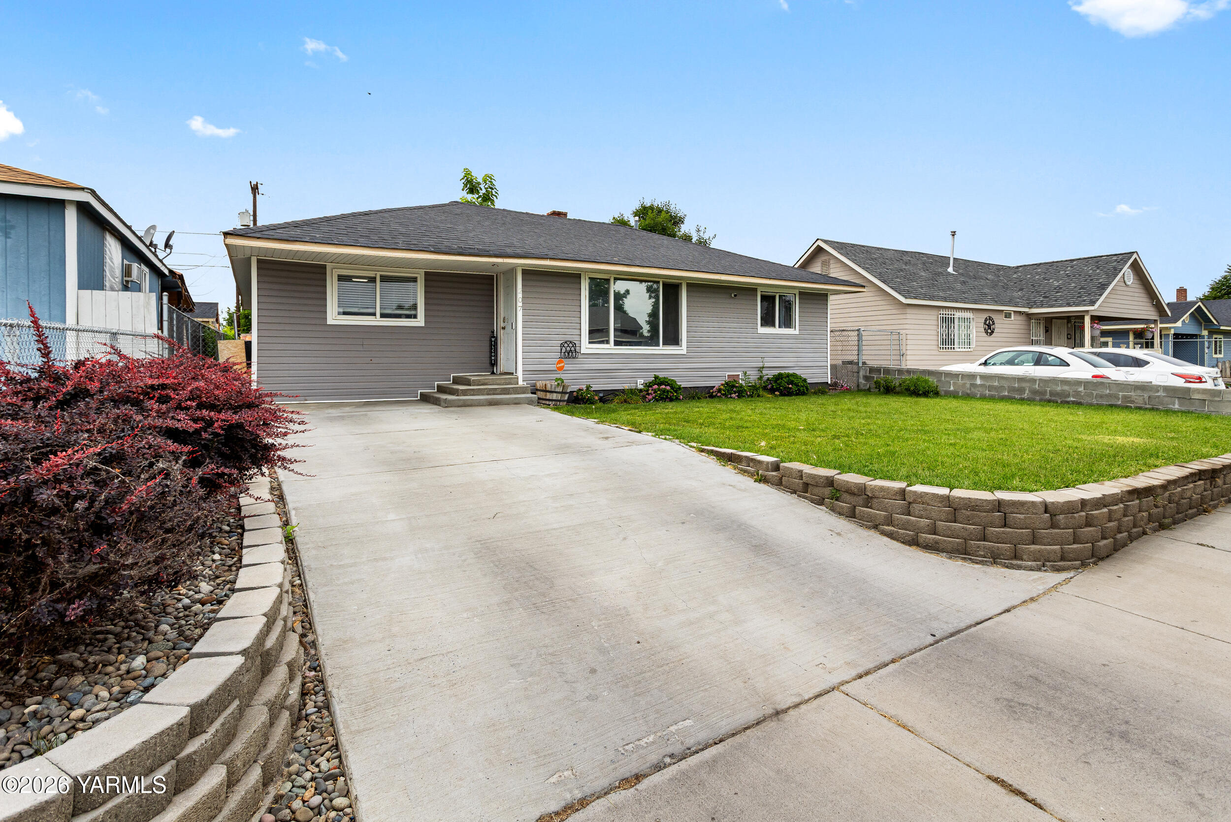 207 North F Street Toppenish, WA 98948 - Photo 5 of 21 Front view