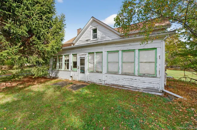 front view of house with a yard