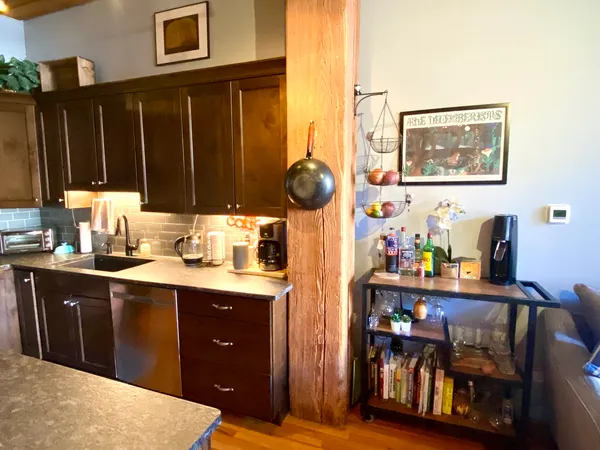 $2,300 | 1250 West Van Buren Street, Unit 208, Chicago, IL 60607