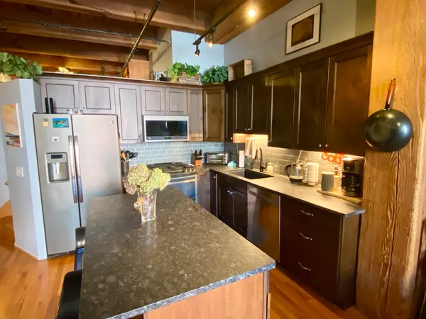 $2,300 | 1250 West Van Buren Street, Unit 208, Chicago, IL 60607