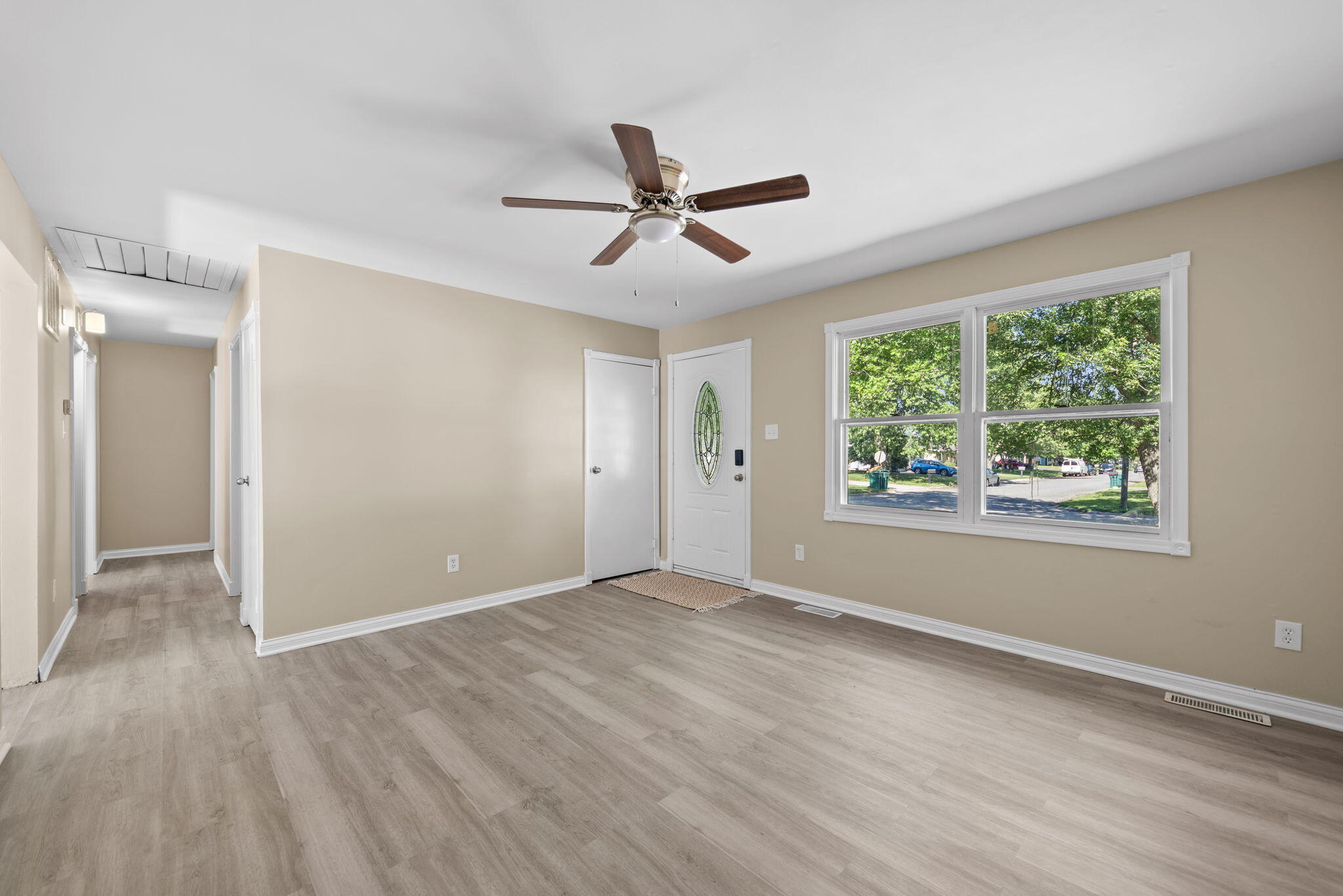 504 Robyn Road Valparaiso, IN 46385 - Photo 4 of 19 2048x1367