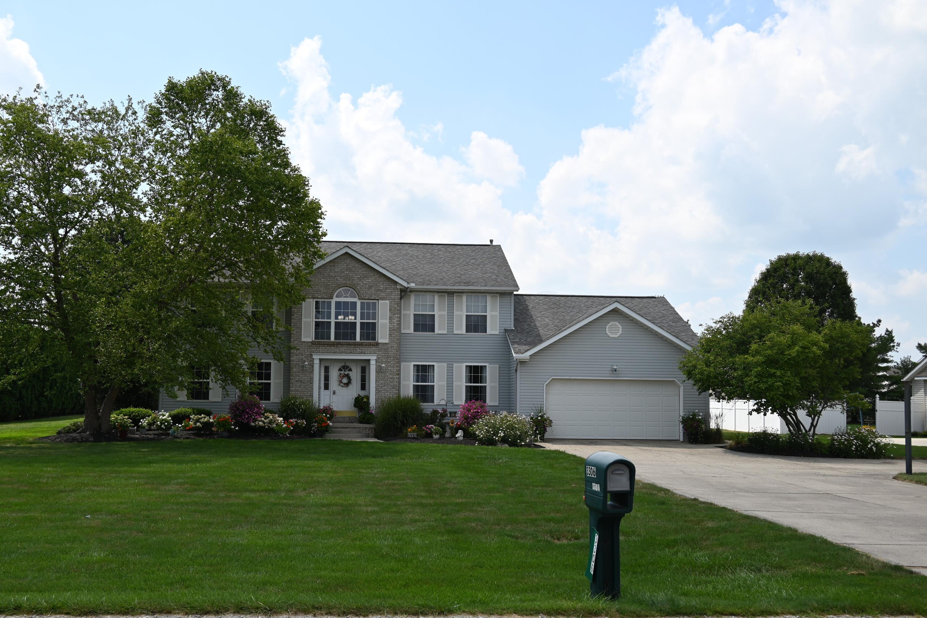 3305 Gooding Road Marion, OH 43302 - Photo 8 of 85 Large driveway for off street parking!