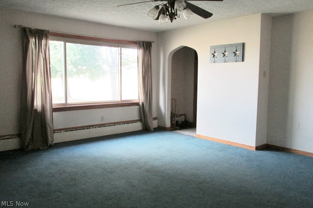 9801 Yoder Road Sterling, OH 44276 - Photo 9 of 25 16 x 17 Living Room