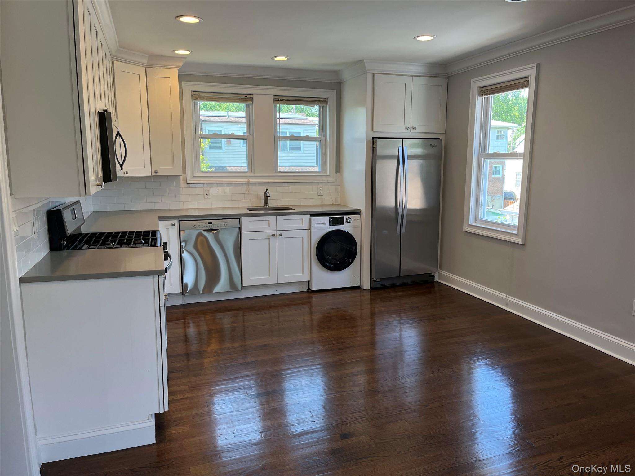 15 Juniper Road, Unit 2 Port Washington, NY 11050 - Photo 4 of 15 Gallery Image 4
