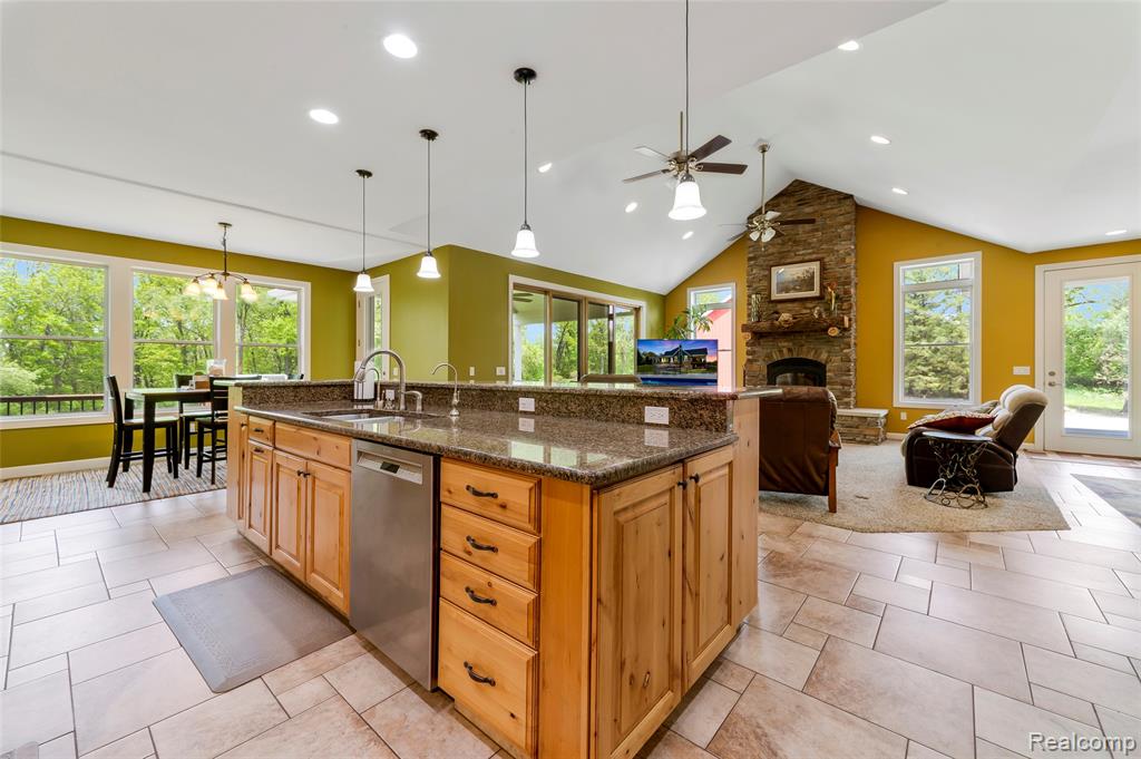 13085 Rohn Road Fenton, MI 48430 - Photo 8 of 52