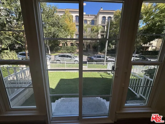 $3,500 | 133 South Crescent Drive, Unit 1, Beverly Hills, CA 90212