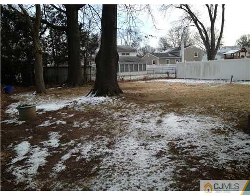 23 Baldwin Road Edison, NJ 08817 - Photo 18 of 19 a backyard of a house with large trees