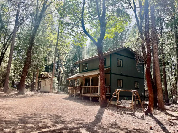 a table and chairs in a small room