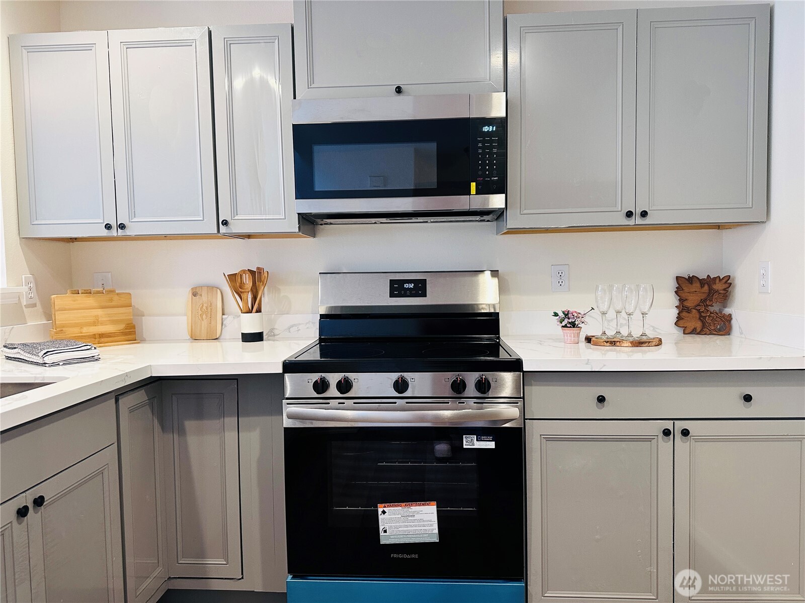 8828 238th Street Southwest, Unit D1 Edmonds, WA 98026 - Photo 12 of 40