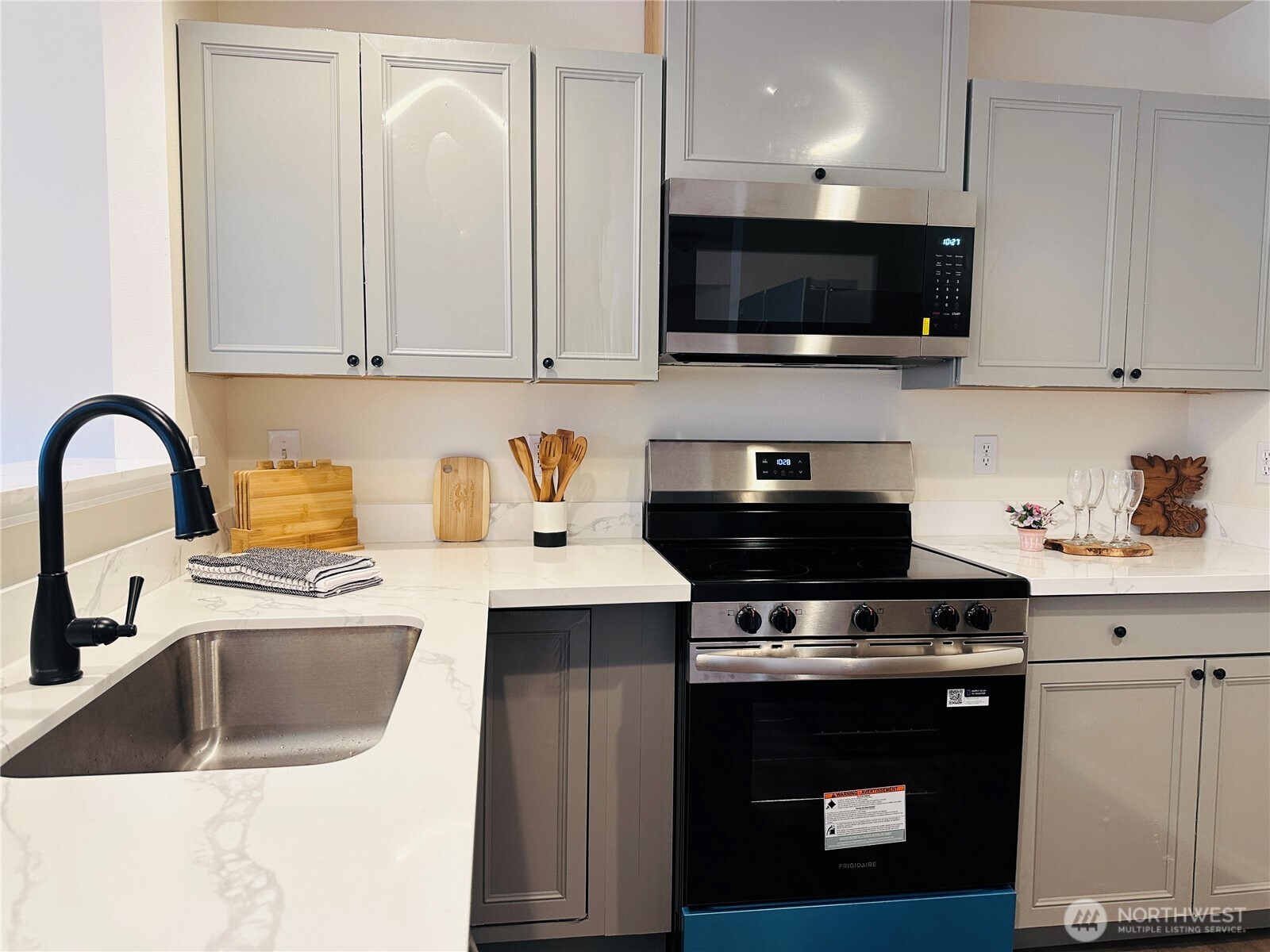 8828 238th Street Southwest, Unit D1 Edmonds, WA 98026 - Photo 16 of 40