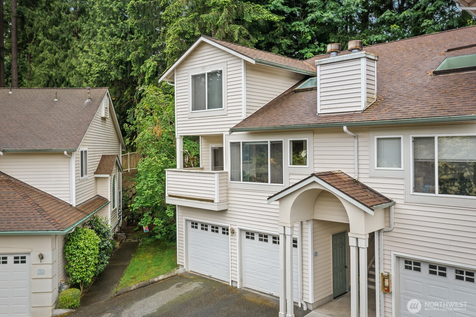 8828 238th Street Southwest, Unit D1 Edmonds, WA 98026 - Photo 2 of 40