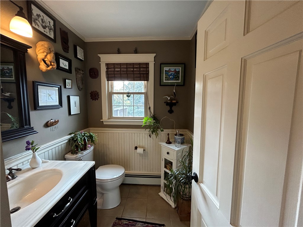7 Boulevard East Middletown, RI 02842 - Photo 9 of 23