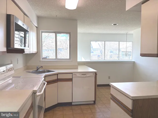 $360,000 | 802 Chanticleer, Cherry Hill, NJ 08003