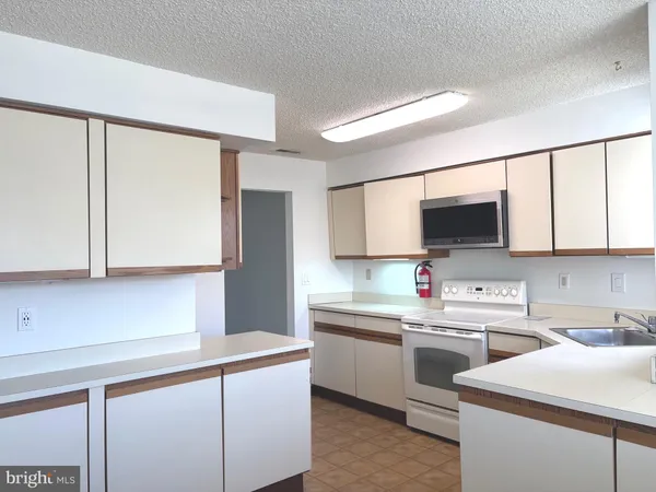 $360,000 | 802 Chanticleer, Cherry Hill, NJ 08003