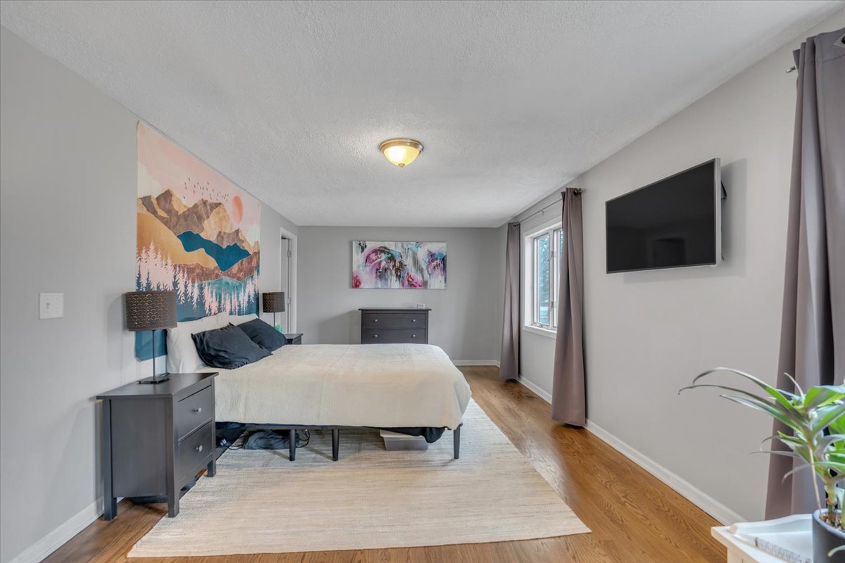 5220 Palm Street Barrington, IL 60010 - Photo 14 of 22 a living room with furniture and a flat screen tv