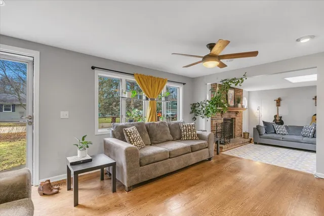 $299,000 | 5220 Palm Street, Barrington, IL 60010