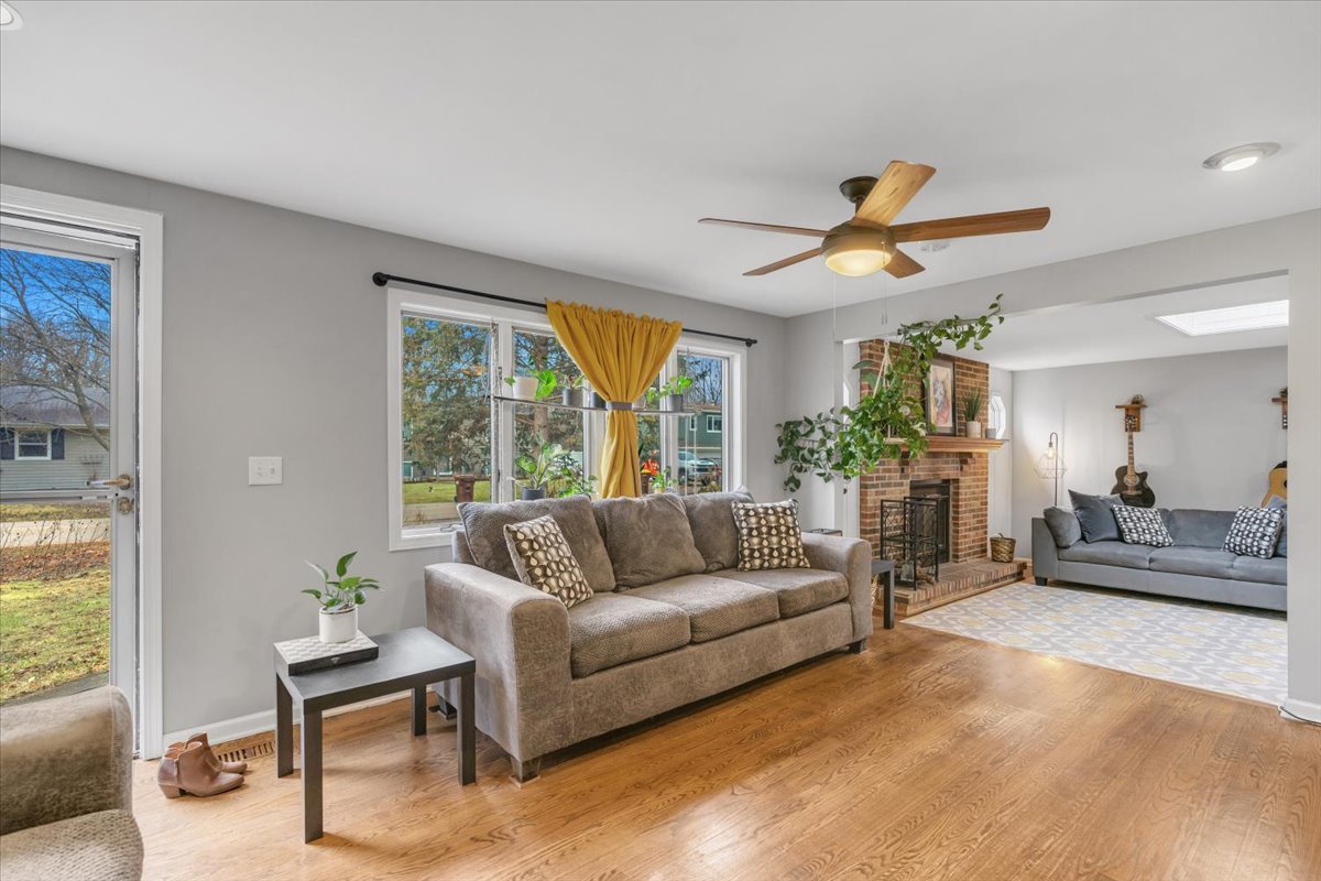 5220 Palm Street Barrington, IL 60010 - Photo 21 of 22 a living room with furniture and a large window