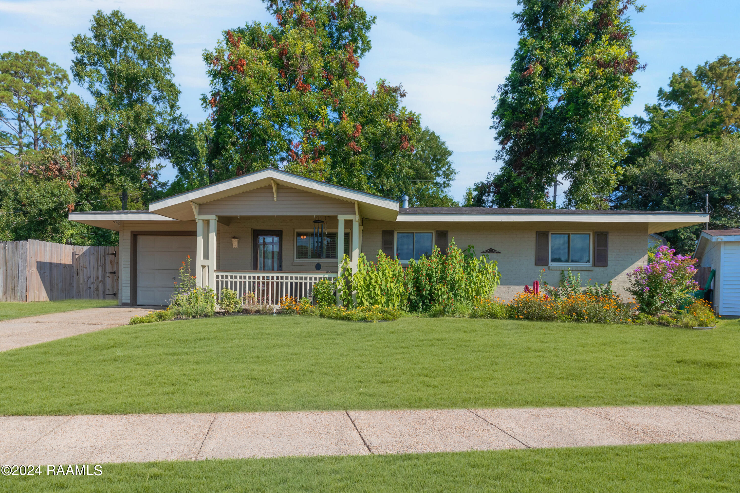 452 Normandy Road Lafayette, LA 70503 - Photo 1 of 16 Gallery Image 1