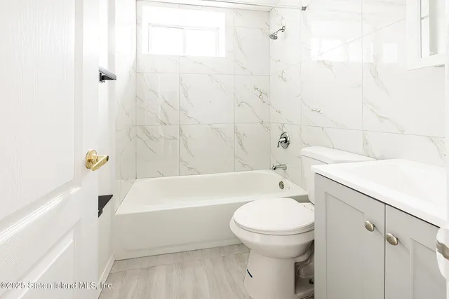 a bathroom with a toilet and a bathtub