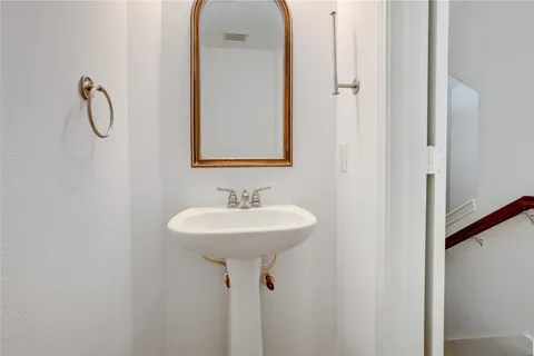 $209,000 | 9200 Westheimer Road, Unit 1701, Houston, TX 77063