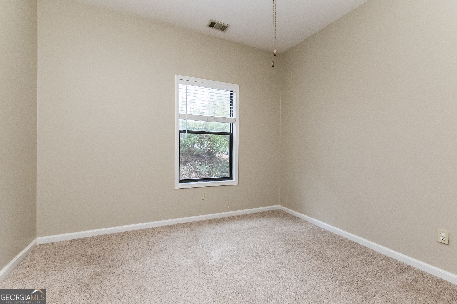 1038 Summer Place Northwest Acworth, GA 30102 - Photo 12 of 15 an empty room with windows