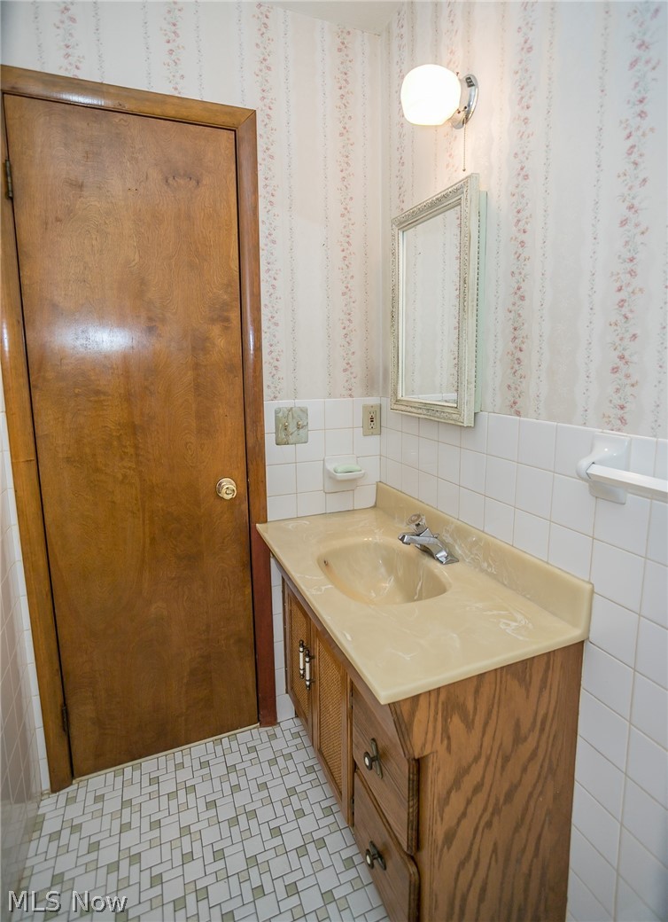 27616 Highland Road Cleveland, OH 44143 - Photo 21 of 25